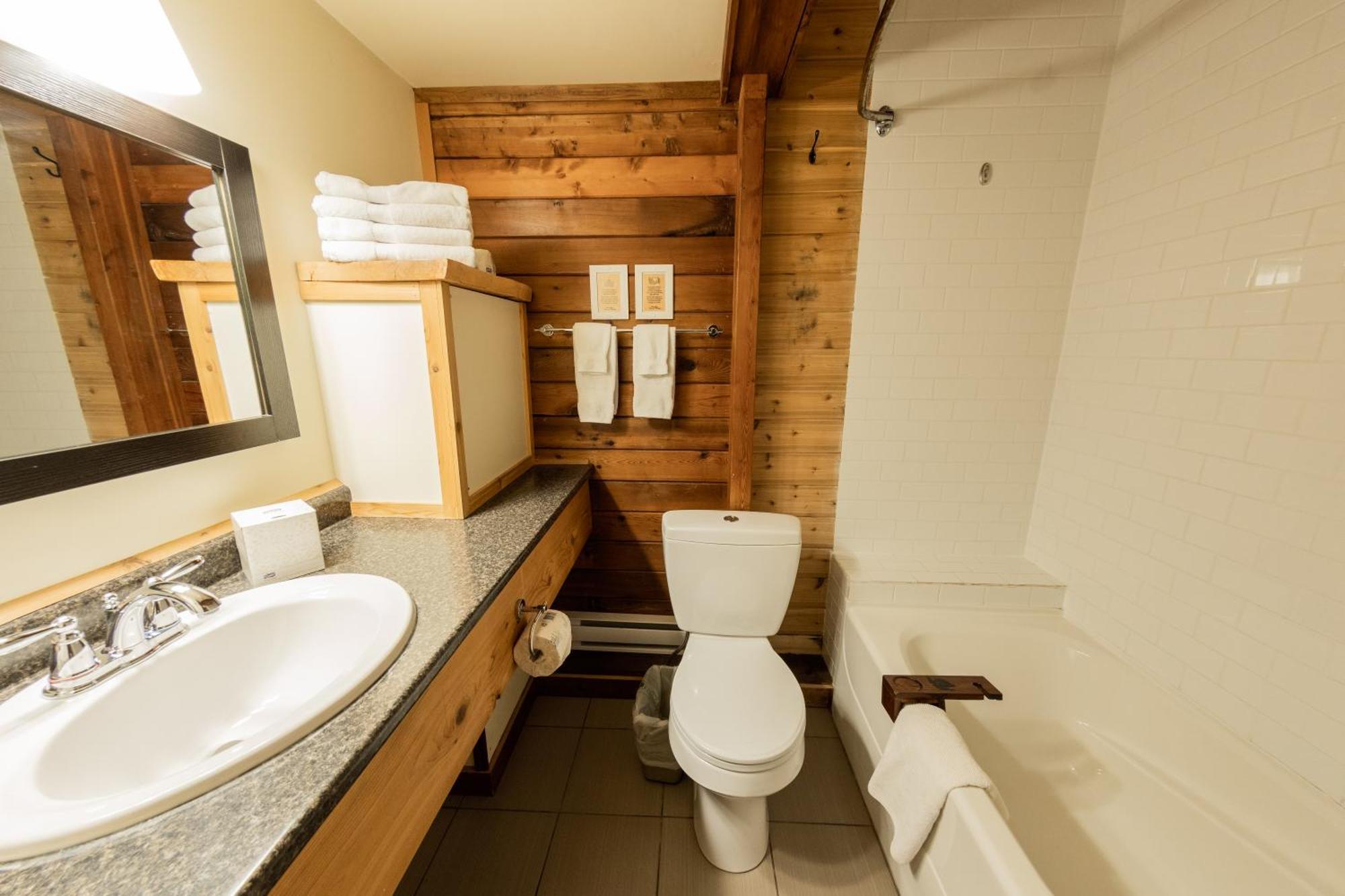 Ocean Village Resort Tofino Extérieur photo