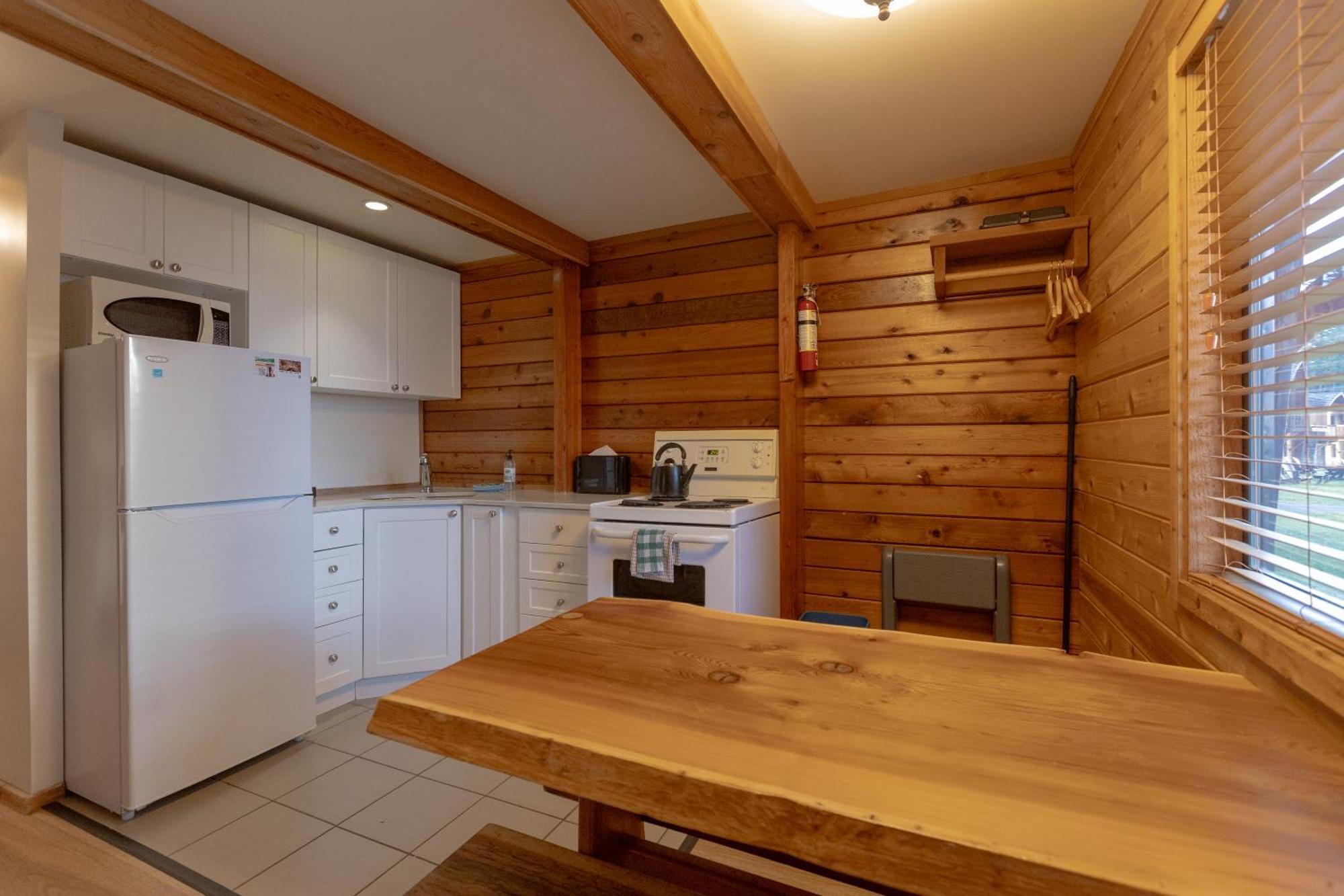 Ocean Village Resort Tofino Extérieur photo
