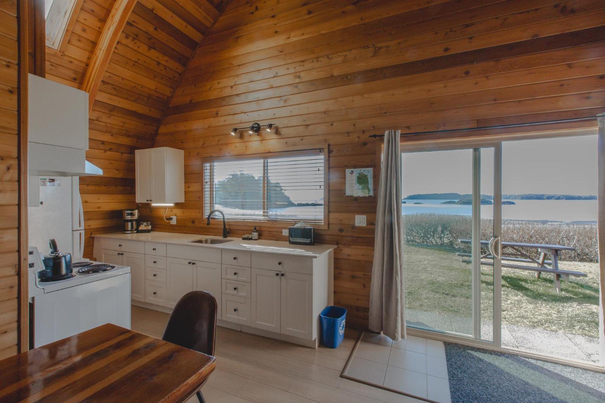 Ocean Village Resort Tofino Extérieur photo